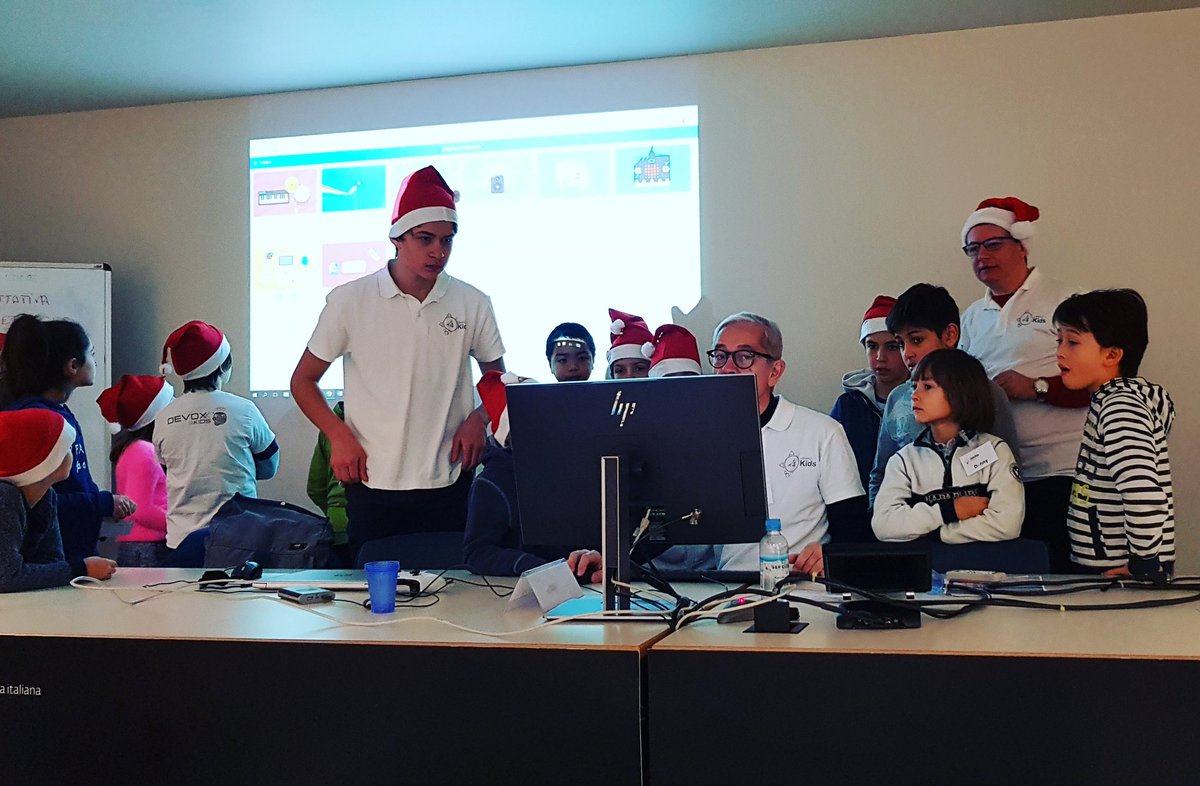 ated4kids's tweet photo. Piccoli Elfi al lavoro #scratch #Coding #girlsinSTEM #geek #codinglife #natale2018
#ated4kids #CoderDojoLugano https://t.co/sSq0iSD0Z7