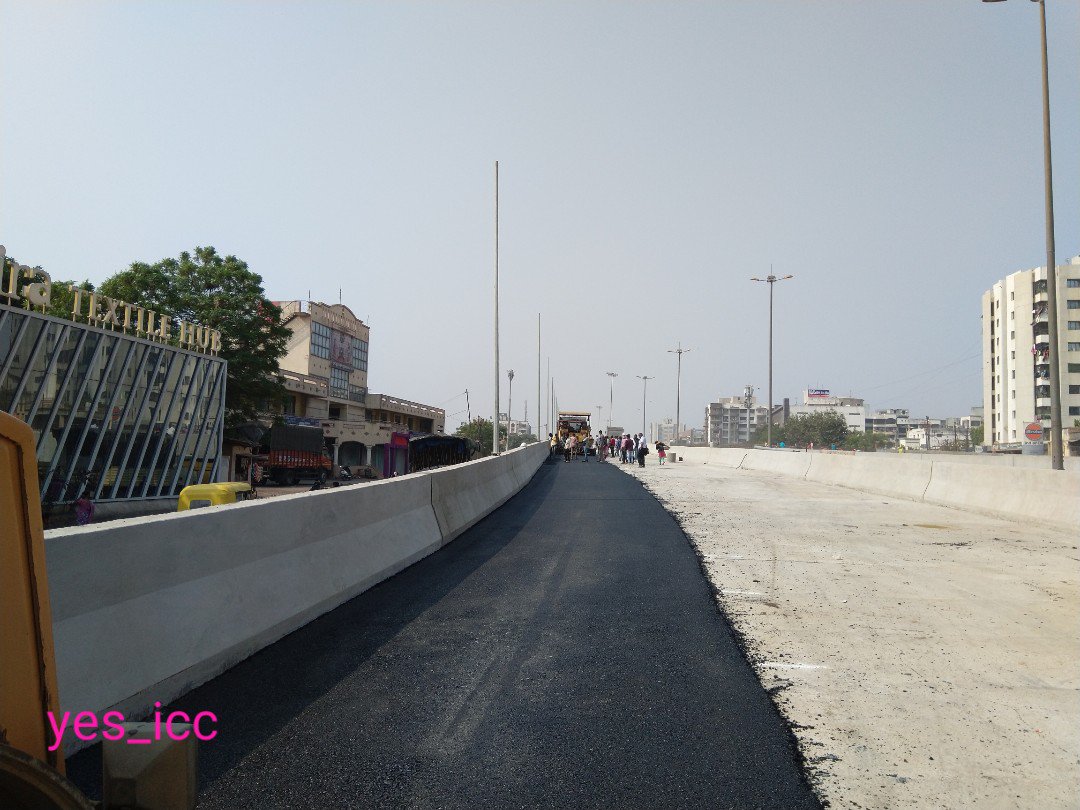 DevelopedSurat's tweet photo. #Fly_Over_Bridge @ #Parvat_Patia over #Kangaroo_Circle
on #Surat - #Kadodara #Bardoli route
#પરવત_પાટિયા પર એક #ફ્લાઇ_ઓવર_બ્રિજ પર #ડામર_પાથરવાનું_કામ_શરુ_થયું
https://t.co/j2WAiNmA5X
#Kumbharia #Magob #Puna
#VarachhaZone #LimbayatZone #yes_icc Clicked by #FenilThakkar https://t.co/Pk6CPnWFNQ