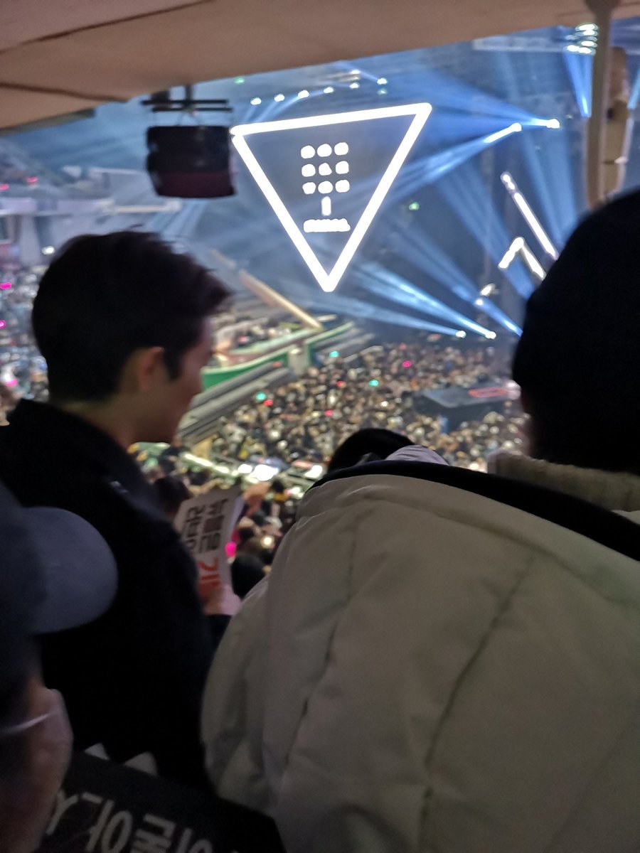 Timestodongho's tweet photo. Seventeen Vernon at NU'EST W Final concert !!! D-1

Cre: onew

#NUEST_W #뉴이스트W @NUESTNEWS https://t.co/Ss5o70JxVR