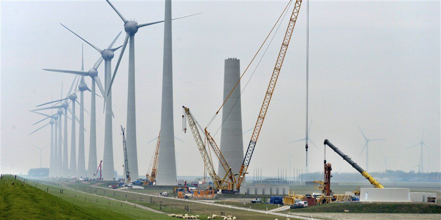 Sinds 2015 is er meer werk door #investeringen in #hernieuwbare energie en #energiebesparing dan in conventionele energie. Meer op: cbs.nl/nl-nl/nieuws/2…