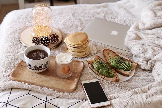Notre bougie Galette des Rois accompagne le petit déjeuner délicieux de <a href="/universdechloe/">Univers.de.chloe</a> 🕯️😍
Une douce manière de commencer le week-end !
.
.
.
.
#durance  #petitdejeuner #breakfast #bougie #bougieparfumee