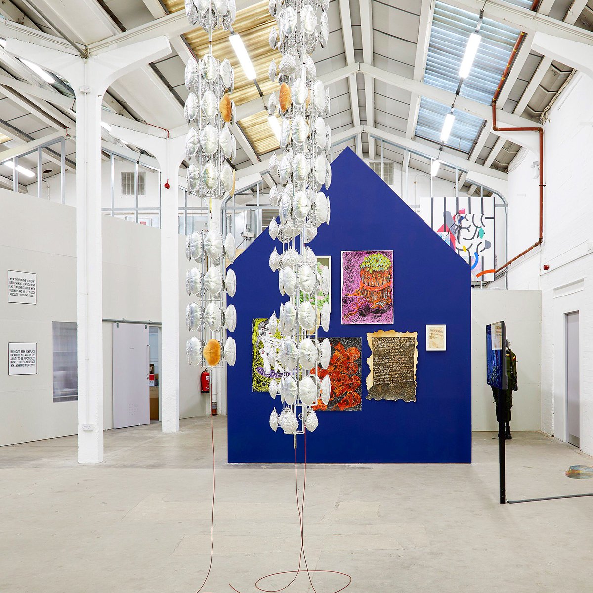eprjcts's tweet photo. This is the Gallery and the Gallery is Many Things X is open 12-5pm today and ends on Sat 22 Dec. See the show in its final evolved form. X #samarascott @amaalsaid @aliyahhasinah @jennyholzer #anakazaroff #eteladnan #ruthewan #alicechanner @LadySkollie +++ x #thisisthegalleryX https://t.co/ZkzwcNXhts