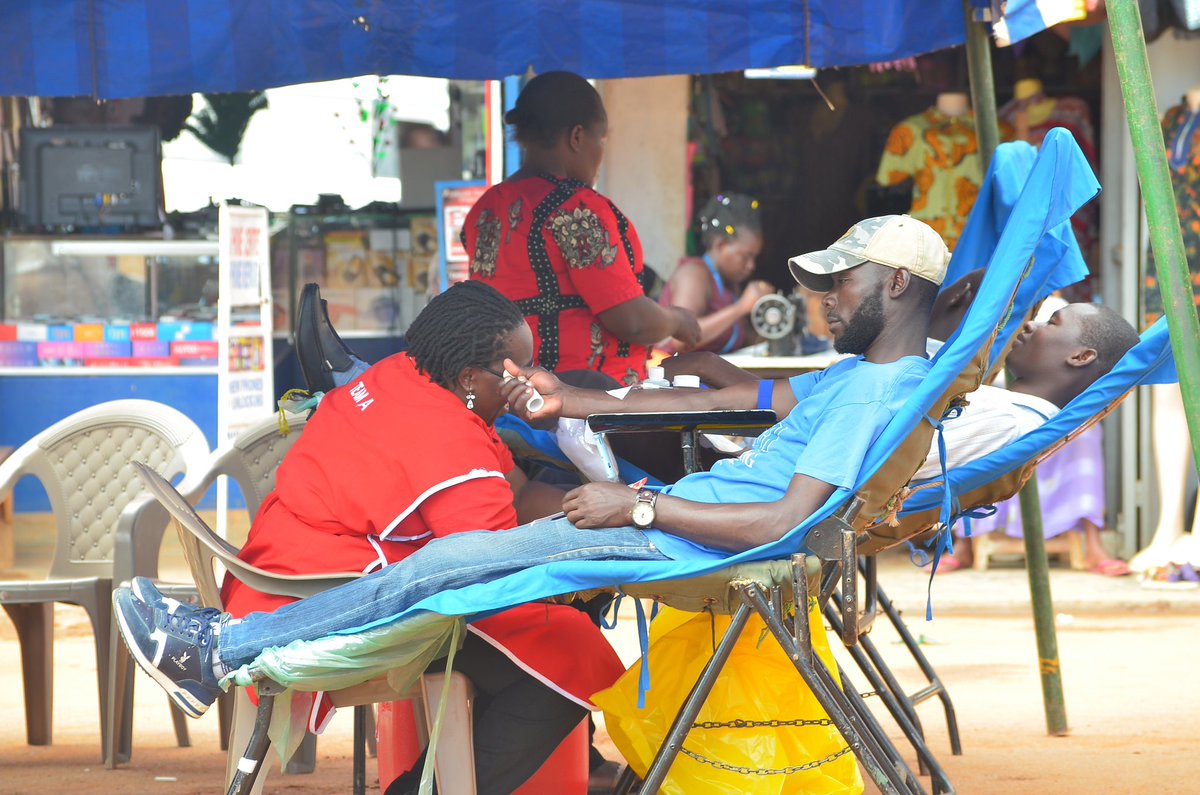 PGUganda's tweet photo. Happening now in Mukono Taxi Park. Blood is not for sale.
#BloodDriveUg
#SaveALife18 https://t.co/wLQZEKr62h