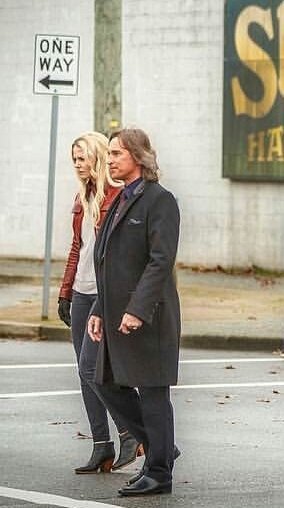 What normal people see VS what I see... #Dearies