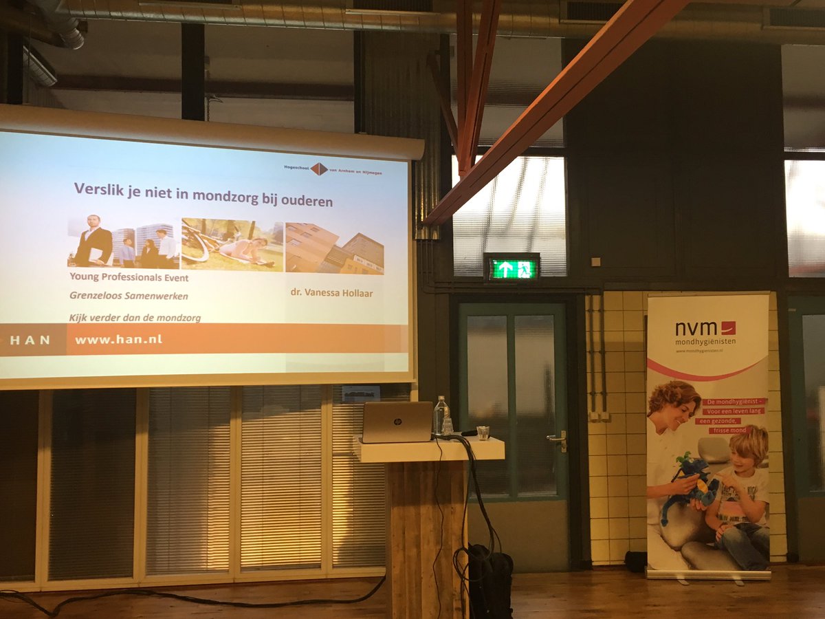 OralEvidence's tweet photo. Ben klaar voor de presentatie ‘Verslik je niet in mondzorg bij ouderen’ op het NVM Young Professionals Event #YPE18 #NVM #oralevidence # TOEA @mondzorgkundestudent  @mondhygienisten https://t.co/e0avQF2xh5