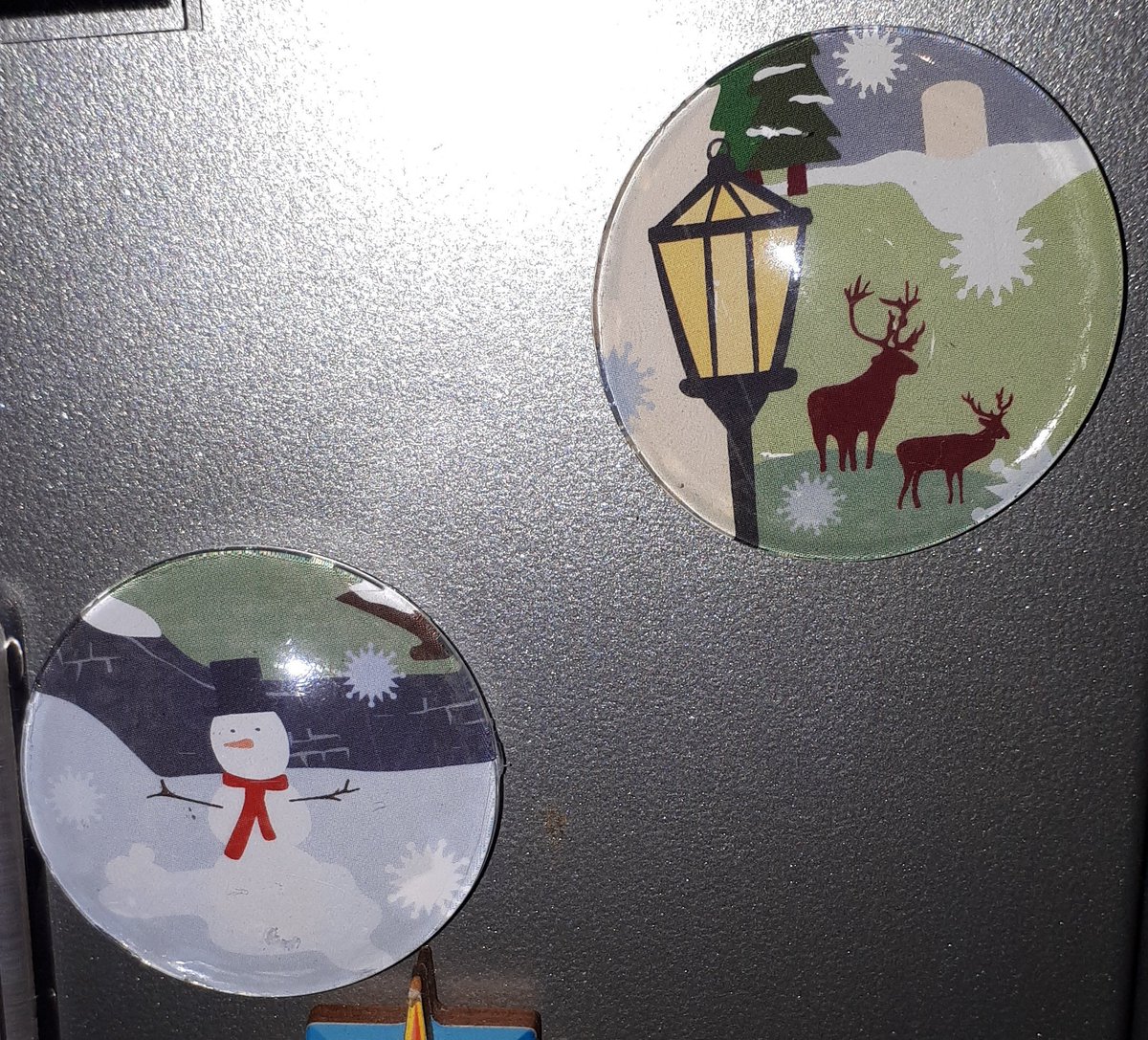 What to do with a #fairytaleofbrewyork label? Make large glass fridge magnets! I think I may love them too much 😍🎄🎁🎄😍 @brewyorkbeer @ubd_studio @breweryjeweller #seasonalgoodness #howlush #craftbeerlabels #craftbeercans #beerlovers #craftbeernewcastle #upcycled #repurposed