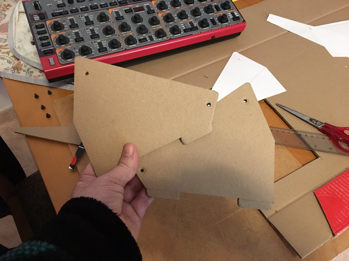 alberto_mcalby's tweet photo. Made some cardboard end cheeks for my @nordkeyboards Rack 3. Now it has the perfect angle! 😁 Hoping to make these of wood someday. #NordLead #CardBoardwork #NowItSoundsBetter https://t.co/9zjOFaCiLP