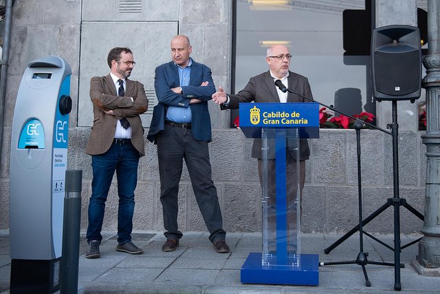 GranCanariaDes's tweet photo. El @GranCanariaCab ha culminado la instalación de la Red de Recarga para Vehículos Eléctricos en 17 municipios para que los usuarios tengan la tranquilidad de poder dar la vuelta a la isla con puntos de recarga a su disposición, ya que están separados por un máximo de 42 Km. https://t.co/4WAqzPKGrg