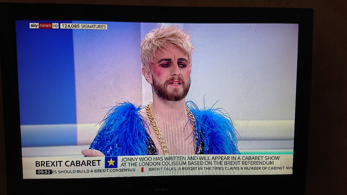 thebattler180's tweet image. 😂😂 back in the day Kenny Everett did this as a joke #justsaying  @SkyNews #cupidstunt