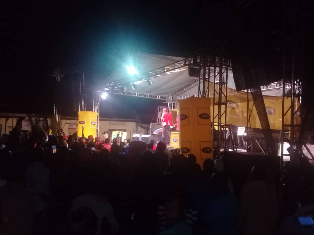 BigEyeUG's tweet photo. Chamili in Lyantonde last night. He already performed at Lugogo, Jinja and Lido beach Entebbe. Mbarara and Masaka next. #LegendSabaSaba https://t.co/UbRHl3yT8N