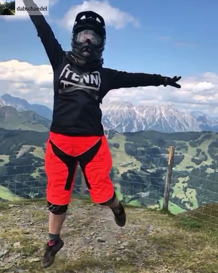 Tenn_Global's tweet photo. #Repost from @dabschaedel 
 ... 
Anybody excited for monday? No? Me neither. 😂
#throwback to #glemmride2018 📸 @padde_j 
#tennoutdoors #downhillgirl #mountainlover #summer #looseridersgirls #advertisement https://t.co/ILdZgUzLdJ