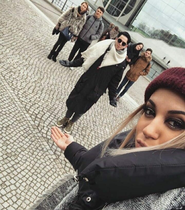 _melovinatorsha's tweet photo. Мэл здесь только мне Божью Матерь напоминает? 🙄

#melovin https://t.co/rJ3iyenqdt
