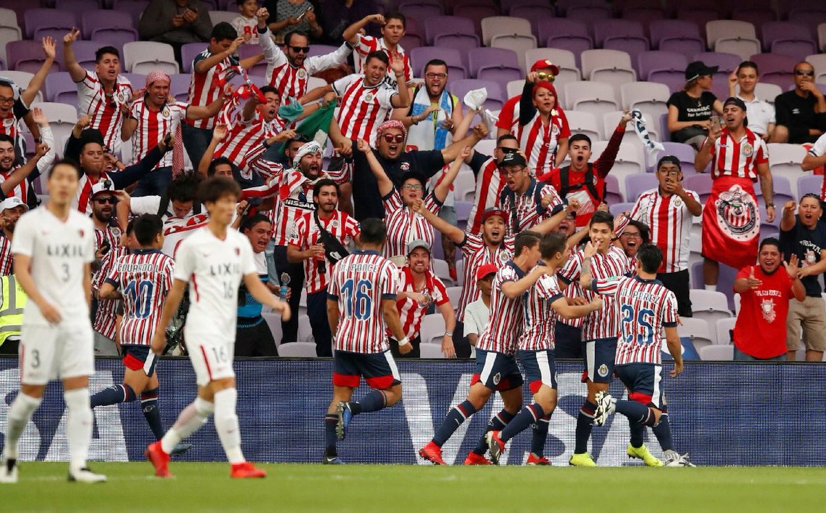 Feramirez17's tweet photo. Ojo aquí @SanCadilla se ve claramente a Rodolfo Pizarro en la porra de Chivas. https://t.co/QJUzE2pjwG