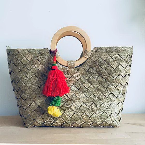 Lequitable's tweet photo. Entièrement réalisé à la main selon un savoir très précis, ce #panier permet à 2  familles de vivre décemment grâce à sa vente .#artisan 
https://t.co/f8p2ab3yCg https://t.co/5ZXpWWtSQB