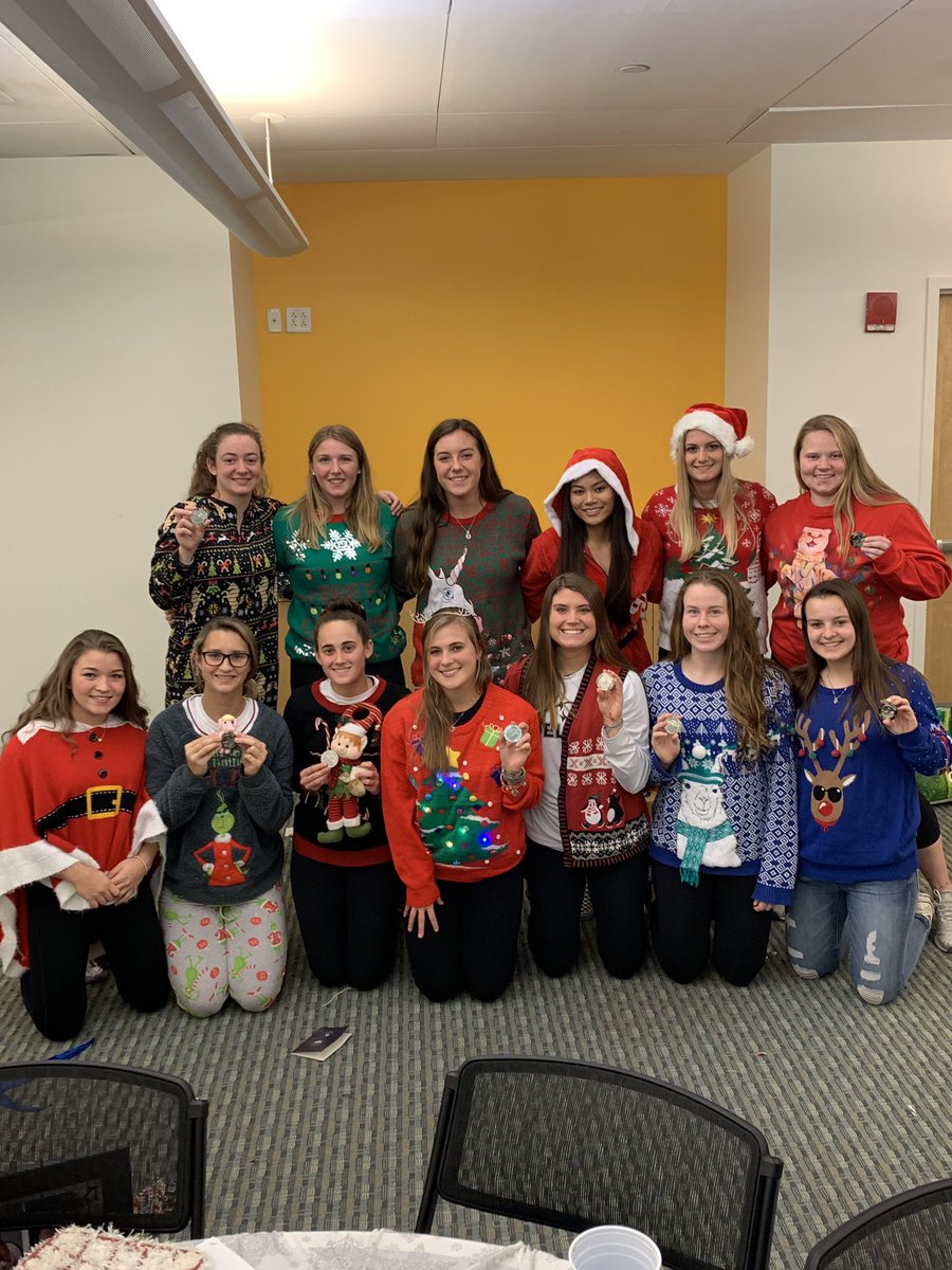 CoachCarlaCP's tweet photo. Ugly sweater seasonππ₯βοΈ#HappyHolidays #MerryChristmas #adelphisoftball https://t.co/1jtpeAWrIs