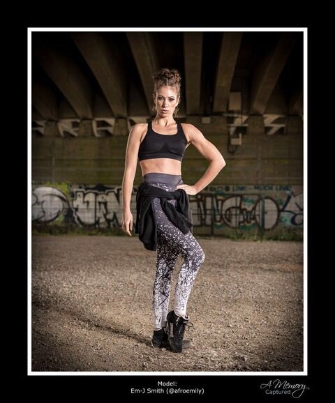 EmJSmith21's tweet photo. And bevel 😋 showgirl at heart, even on a fitness shoot 🙊

Photogtapher: @astevepalmerphoto 
MUA: @georgiaraemakeup 

#actress #dancer #showgirl #bevel #fitnessmodel #fitness #sportswear #lonsdale #gymleggings #sportsbra https://t.co/o7lTkPNdtG