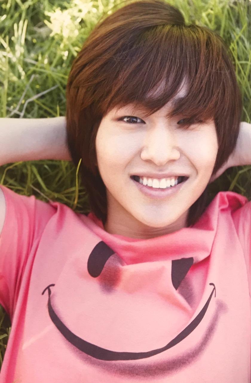 5of5_ on Twitter: "For those who pre-ordered Voice we have some special  pictures of Onew for you\