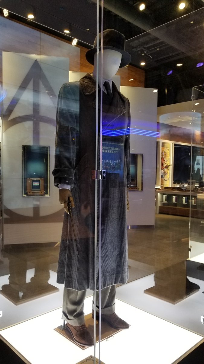 StacyMartini's tweet photo. We stumbled upon a very interactive #FantasticBeasts set up on our way back to the train station and we both were thriving. #DiscovertheMagic #DiscoverMoreMagic https://t.co/p7qjZxuhRv