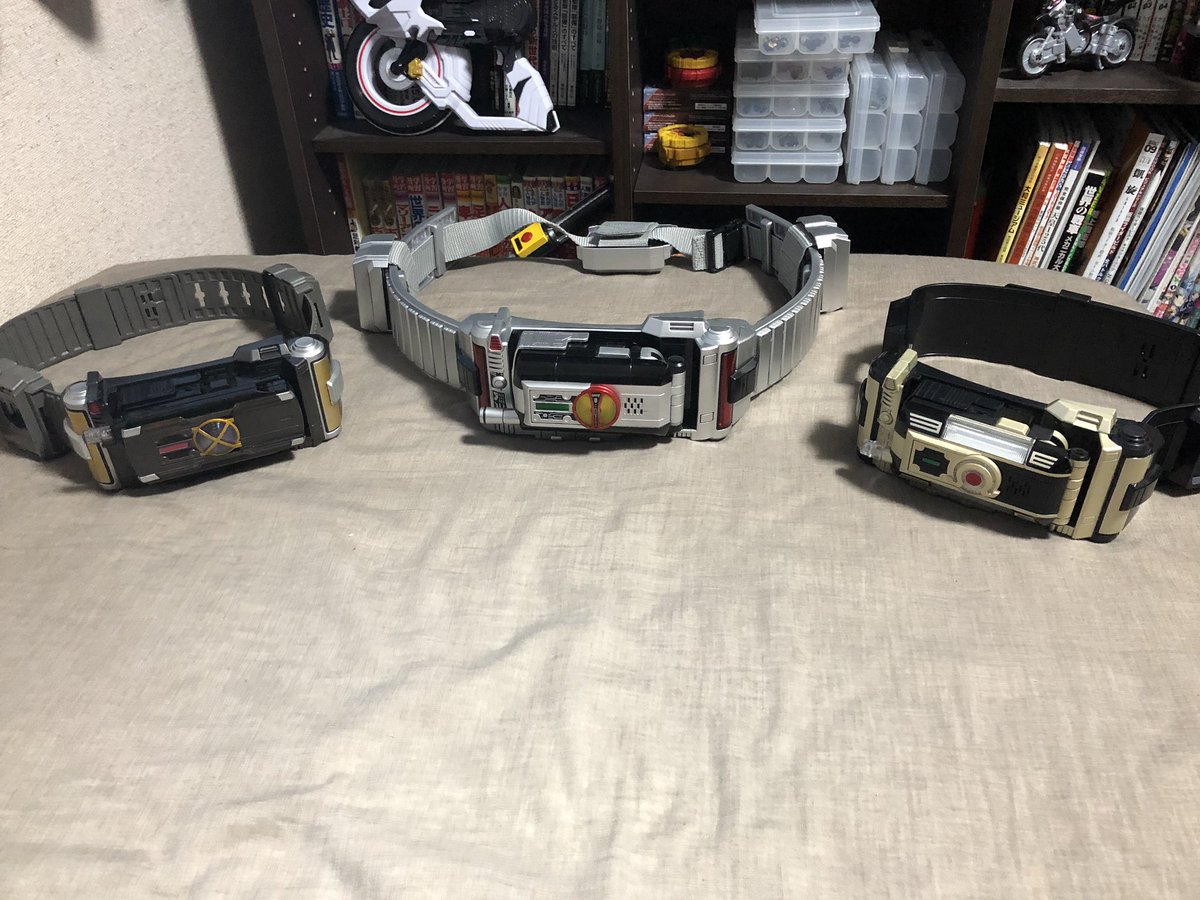 いずみん支社長 25 No Twitter ファイズのベルトが三本並んでるの見るとニヤニヤが止まらない 仮面ライダー555