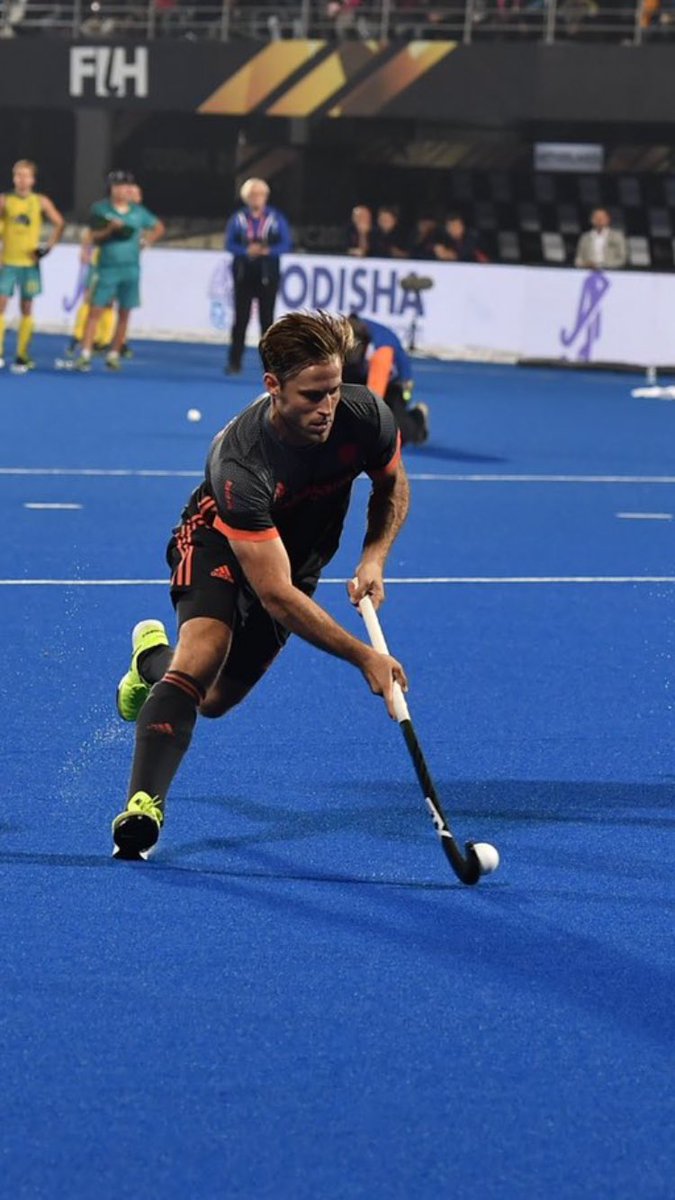Hockeyfit1's tweet photo. Wat een prachtige sport en prestatie #WKhockey #ausned #HWC2018 met veel (voormalig) @HCRotterdam spelers @jeroenhertz @PirminBlaak #motm #thijsvandam #sevevanass https://t.co/8YrVNxDQxw