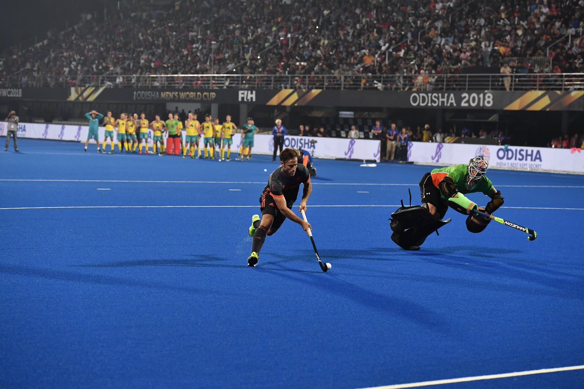 Hockeyfit1's tweet photo. Wat een prachtige sport en prestatie #WKhockey #ausned #HWC2018 met veel (voormalig) @HCRotterdam spelers @jeroenhertz @PirminBlaak #motm #thijsvandam #sevevanass https://t.co/8YrVNxDQxw