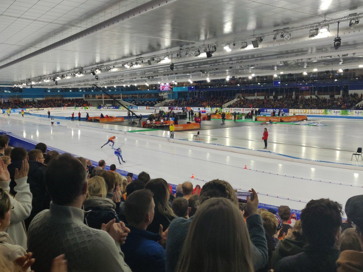 DICFryslan2018's tweet photo. Daar zijn we dan, het wereldkampioenschap schaatsen in Thialf! ⛸️ Gooooooo Nederland! 💪 https://t.co/FmkTLiU2Ep