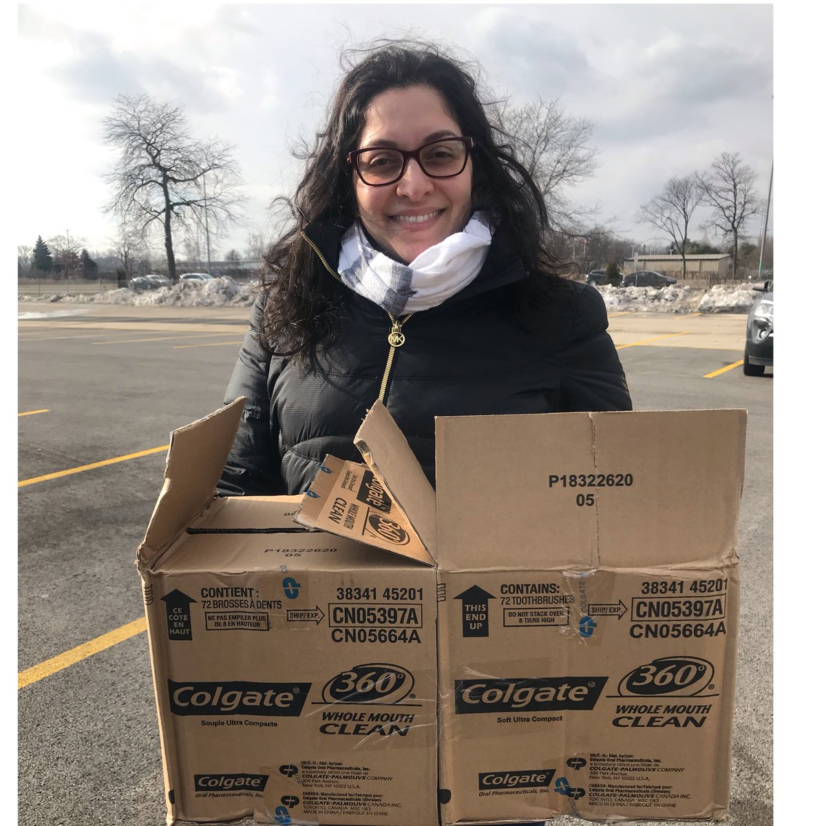 givenkindorg's tweet photo. Thank @Colgate for donating toothbrushes to @givenkind. They were picked up this week by One Heart One Soul @weareohos and will be distributed to Chicagoans living on Lower Wacker Drive tomorrow. Thank you Colgate and One Heart One Soul for making a difference in our community! https://t.co/RL0X7O27TD