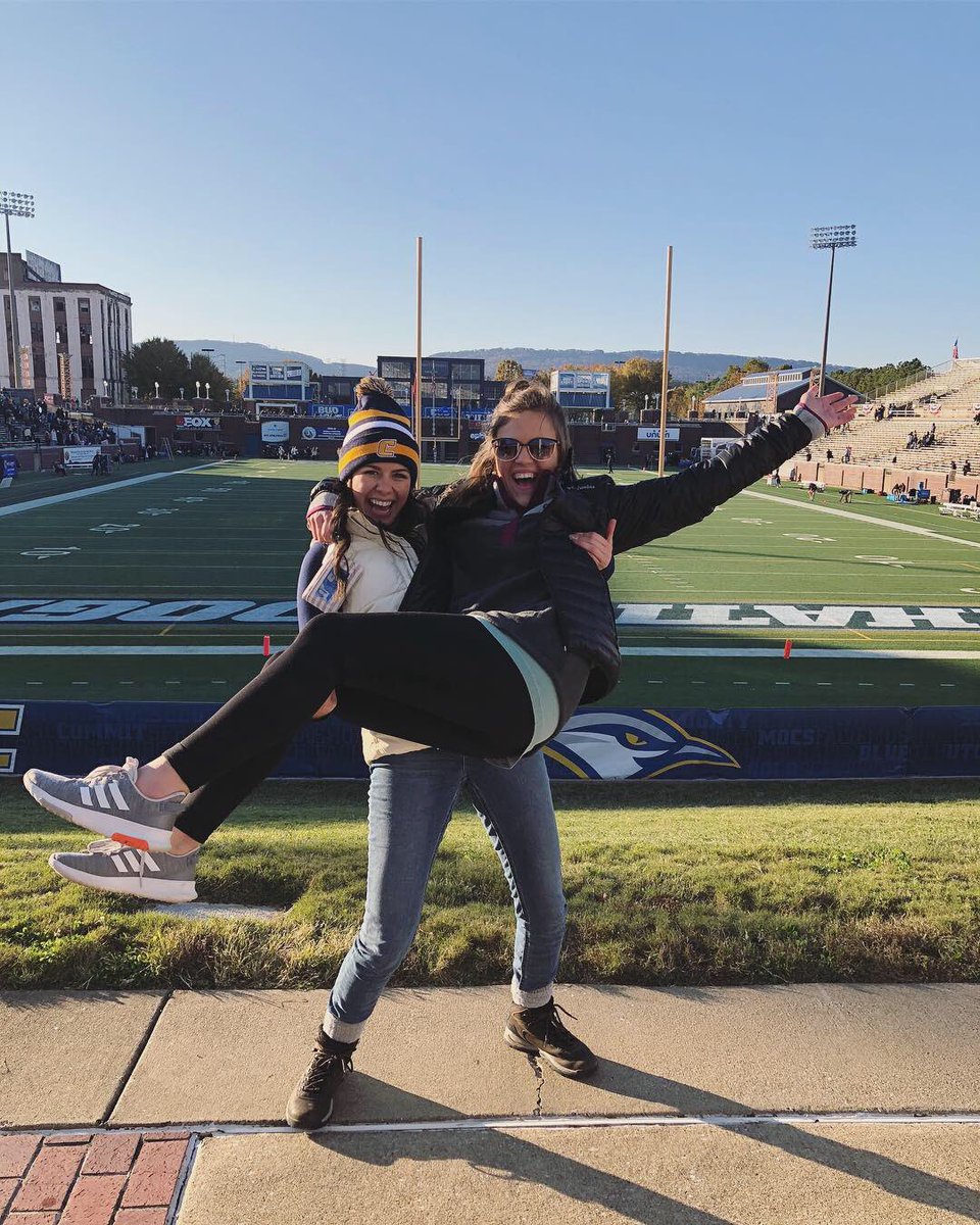 NikkiDBuckner's tweet photo. GO MOCS &amp; GO EMILY!!! 💛💙🎉 @UTChattanooga @emilygleaves2 #utcgrad https://t.co/fzdtPdyiS9