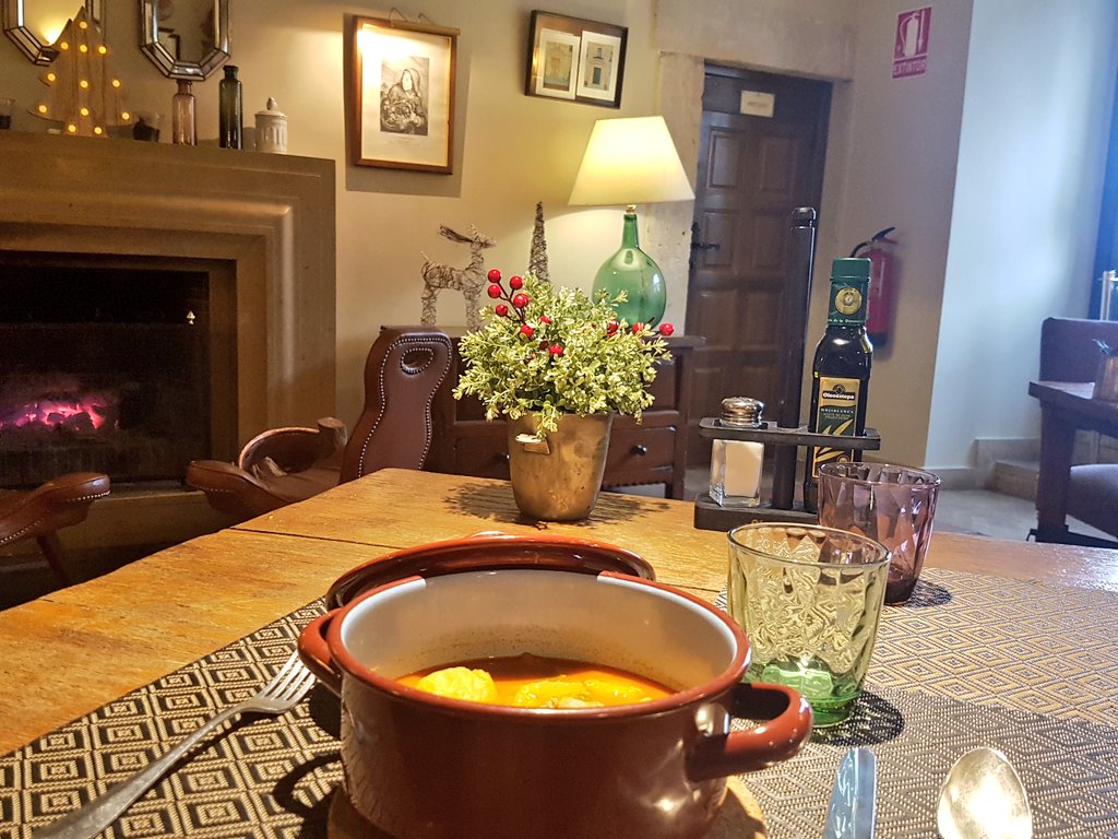 Estupenda experiencia en La Bodeguita del @parador de #Lerma. Gran acierto el guisote de Marmitako, genial oferta gastronómica y a los pies de la chimenea para este día tan frío!!!