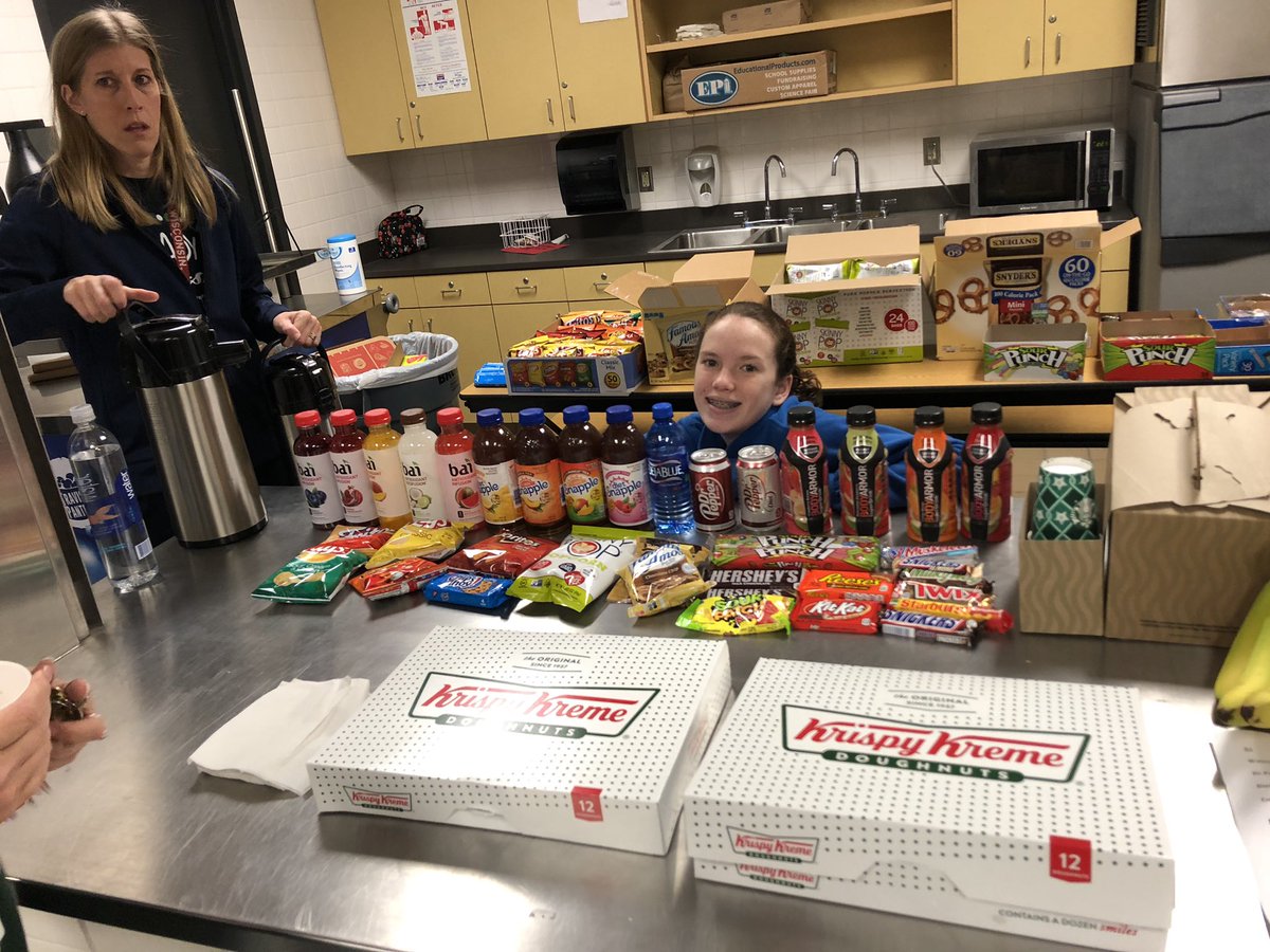 cranfillscience's tweet photo. Working the concession stand this morning, and then game at 12! This girl is a hard worker! #snackswithabby https://t.co/pz05zUGMJj