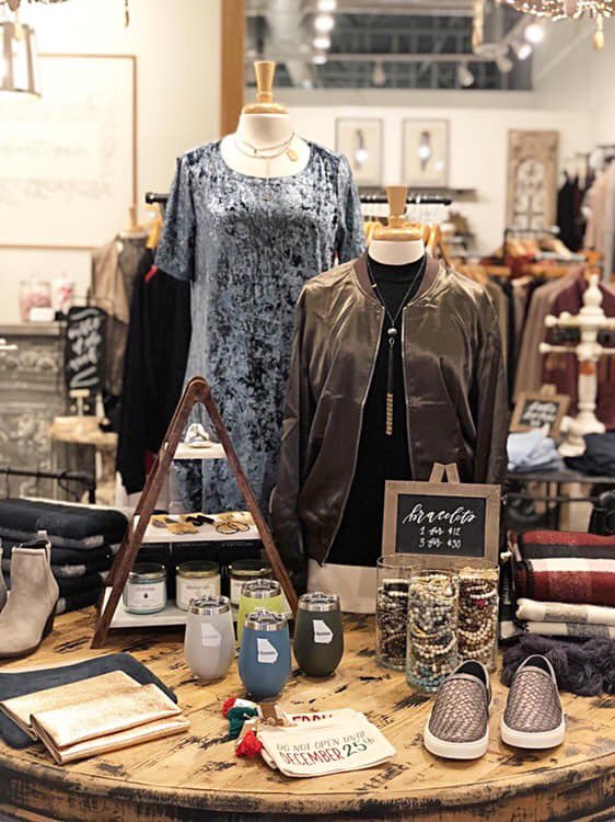 TheRusticMarket's tweet photo. Shop Market Boutique this weekend for your holiday looks and last minute gifts!
We have new arrivals daily! ✨
#shoplocal #shoptherusticmarket #igotitatthemarket #somethingforeveryone #instadaily #instagood #holidayshopping #acworth #brookstone https://t.co/b3jjbUGzOG