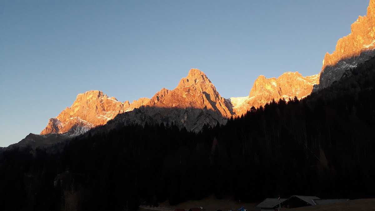 civertaghe's tweet photo. Il CiverTramonto live 
By CiverMalgaro 
https://t.co/lMoXVcEDyJ
#karpos #slittino #luge #aptsmart #malgacivertaghe #instaprimiero #instatrentino #Civerville #CiverBelt #CiverBella #CiverMalgaro #civerCampagnola #laMalgapiùanticadeltrentinoaltoadige1905 https://t.co/KwD2FStxNm
