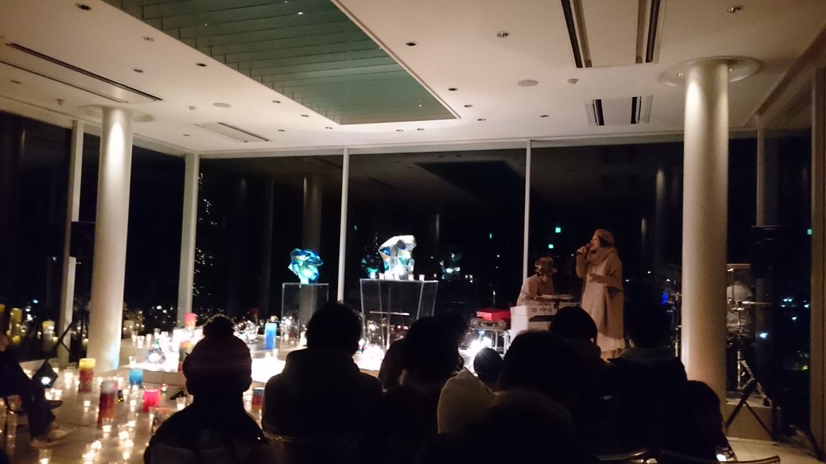 shun8935's tweet photo. 結婚式場のイルミネーションイベントに行ってきた!キャンドルが幻想的で、あと演奏されていた「よねたけ」さんの曲が凄く素敵だった〜思いがけず良い曲に出会えた(*^^*)
#Yonetake
#アマンダンヒルズ https://t.co/Jr7TMoXpRf