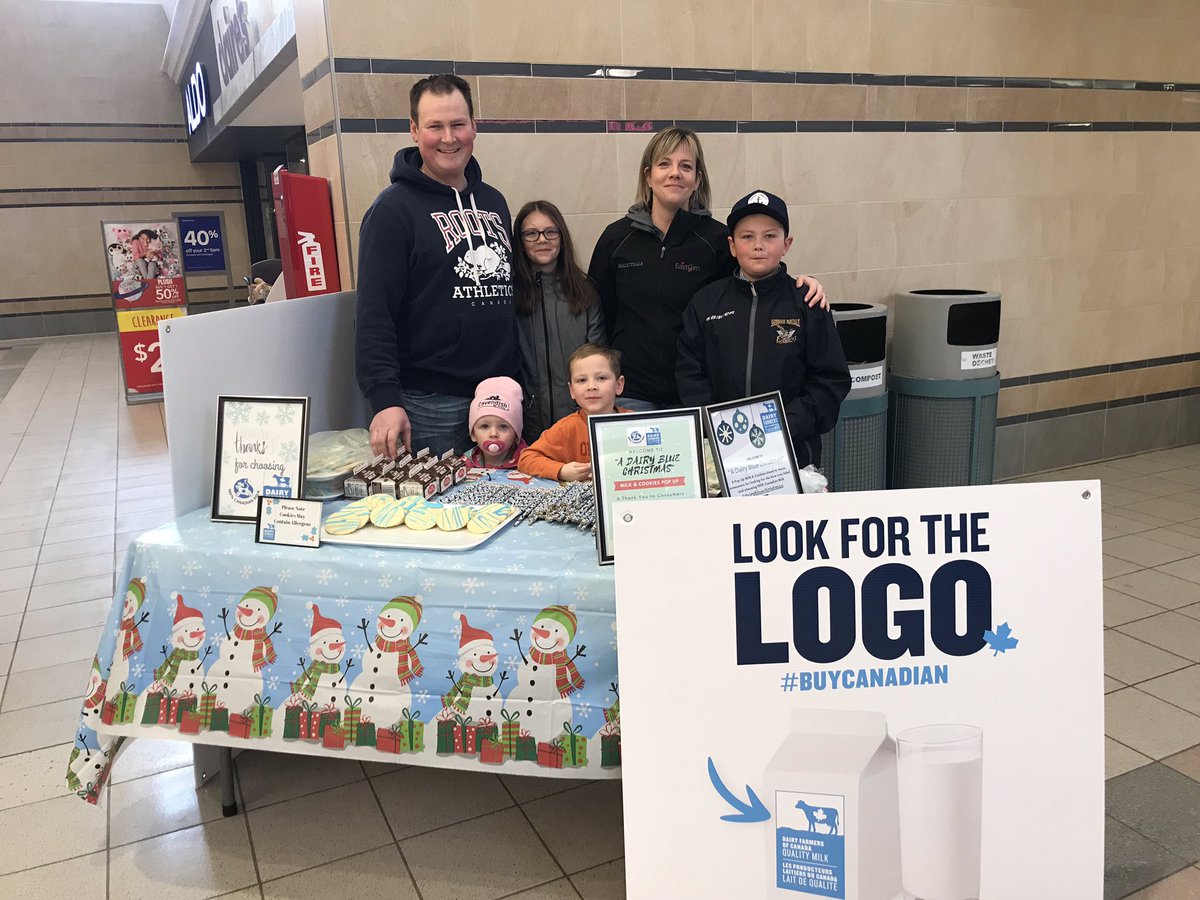It’s a #dairybluechristmas at the @ChtownMall  come get your FREE milk and cookies!!! #buycanadian