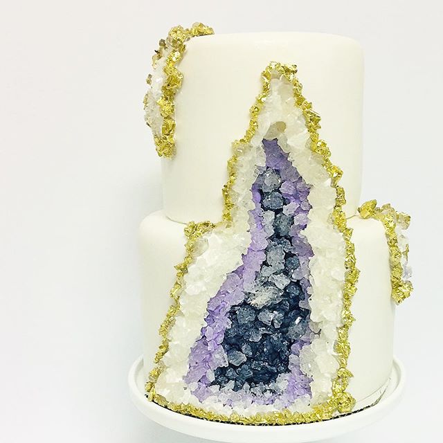 HalfBakedCo's tweet photo. One of our favorite #caketrends the #geodecake β¨ #halfbakedco #customcake #displaycake #comeseeitinperson #burbankbakery #instacake #cakestagram https://t.co/p45XQgbDGe https://t.co/Bf7TvPHFdF