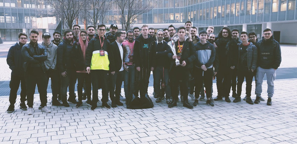 I vincitori di oggi? Sempre e comunque la community!

#csgo #spaghetticsgo 

Grazie per essere venuti a vedere il nostro evento ragazzi, vi voglio bene!