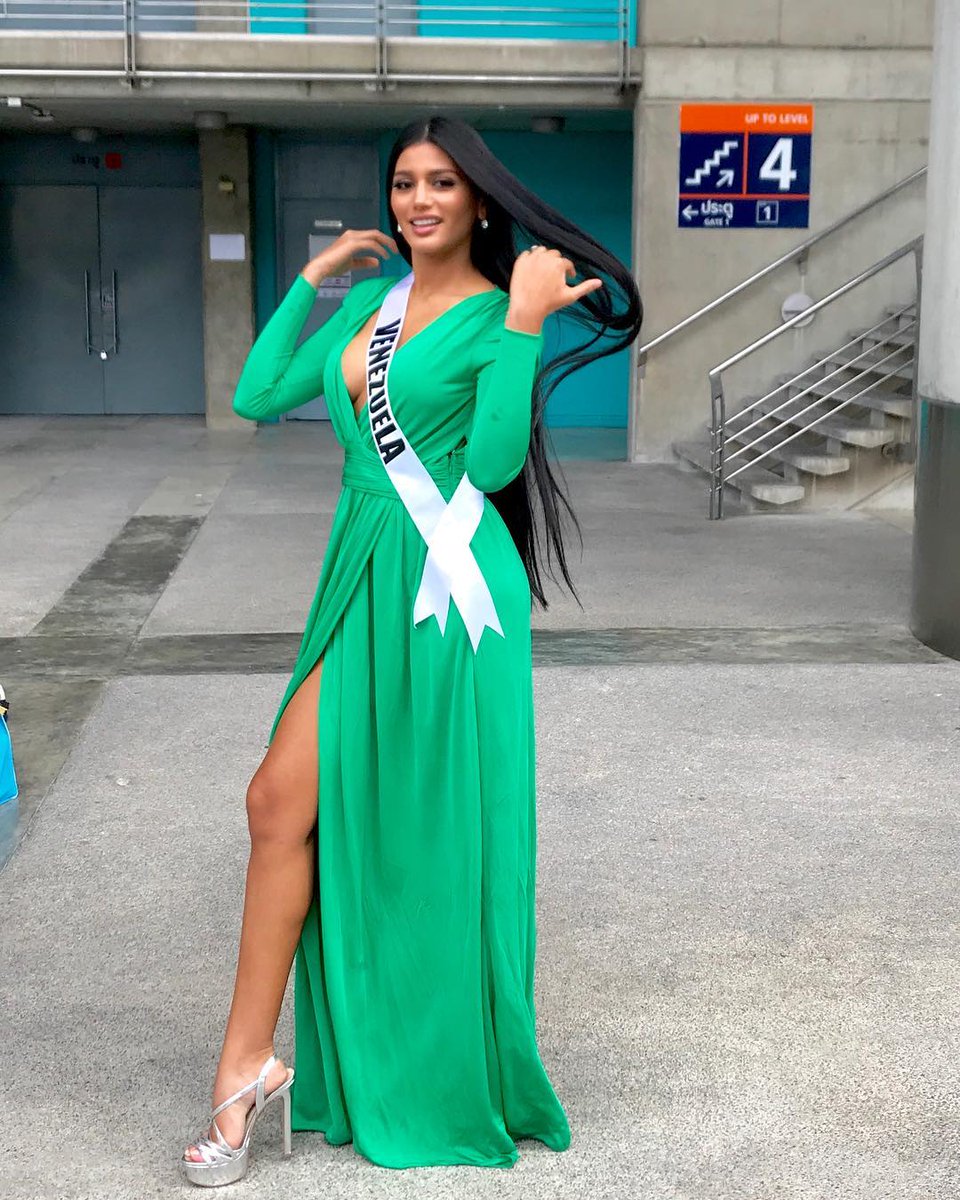 ¡Espectacular! 💚 Nuestra Sthefany Gutierrez hoy lució hermosa en sus actividades. Estamos en la recta final del Miss Universo y nuestra reina siempre ha lucido de punta en blanco!🇻🇪 .
.
.
#MissVenezuela #MissUniverse #MissUniverso2018