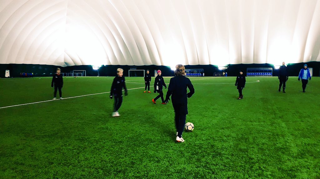 Viikonloppu Reval Cupissa Tallinnassa kahdella peliryhmällä. 💪🏻 Ensimmäisen päivän saldona 4 voittoa ja kaksi tappiota. <a href="/FCKirkkonummi/">FC Kirkkonummi</a> #fckirkkonummi #fck07 #revalcup