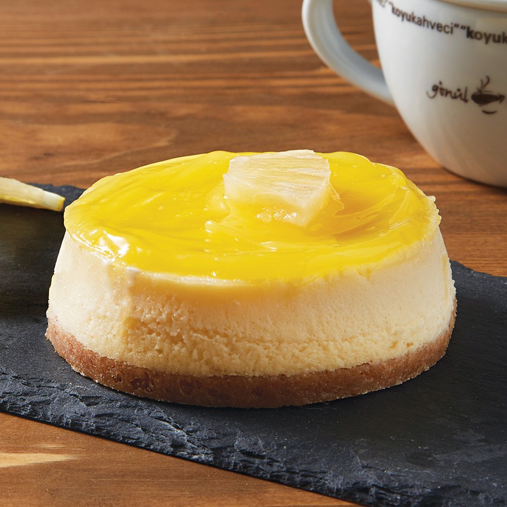 Cheesecake Mono 😍
#kahve #koyukahveci #delicious #coffee #gonulkahvesi #americano #latte #espresso #türkkahvesi #filtrekahve #macchiato #mocha #cappucino #sahlep #hotchocolate