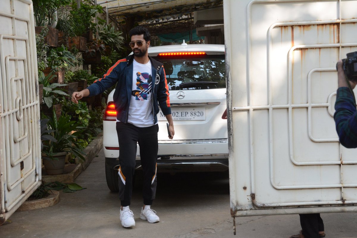 BollySpy's tweet photo. Cool And Classy 🤗💞
#VickyKaushal Spotted At Sunny Sound #Juhu 

@vickykaushal09 #Celebs #CelebsSpotting #Bollywood #BollywoodNews #Bollyspy https://t.co/vcAd0haiXW