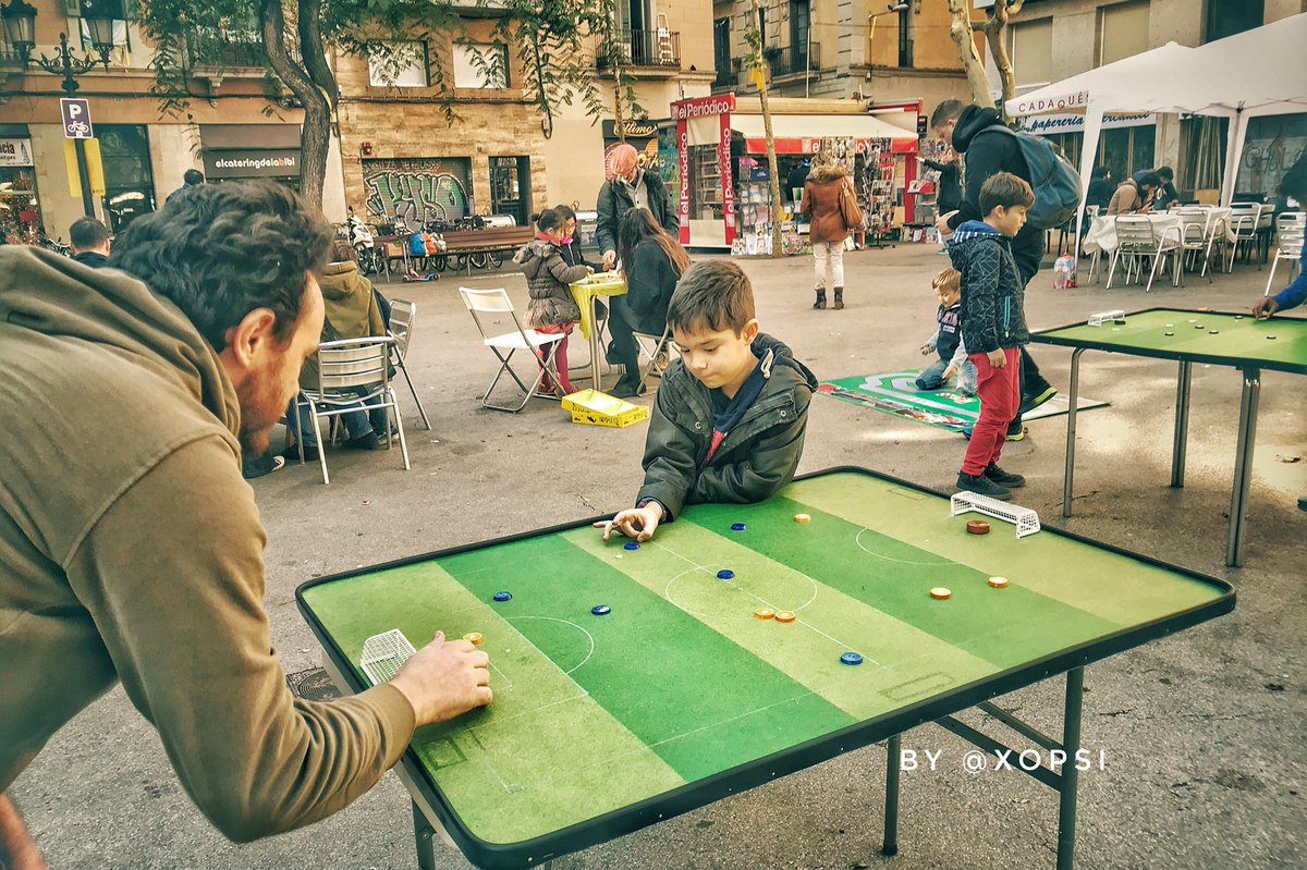PolAincat's tweet photo. Estas Navidades 
          🎁 regala #TIEMPO
-
juega con tus hijos 😍
Estamos con @ButtonMakerBcn 
—
🔥By @BarAmelie 🔊
👇🏻👇🏻👇🏻👇🏻👇🏻👇🏻👇🏻👇🏻👇🏻 https://t.co/W6pRDRRYrS