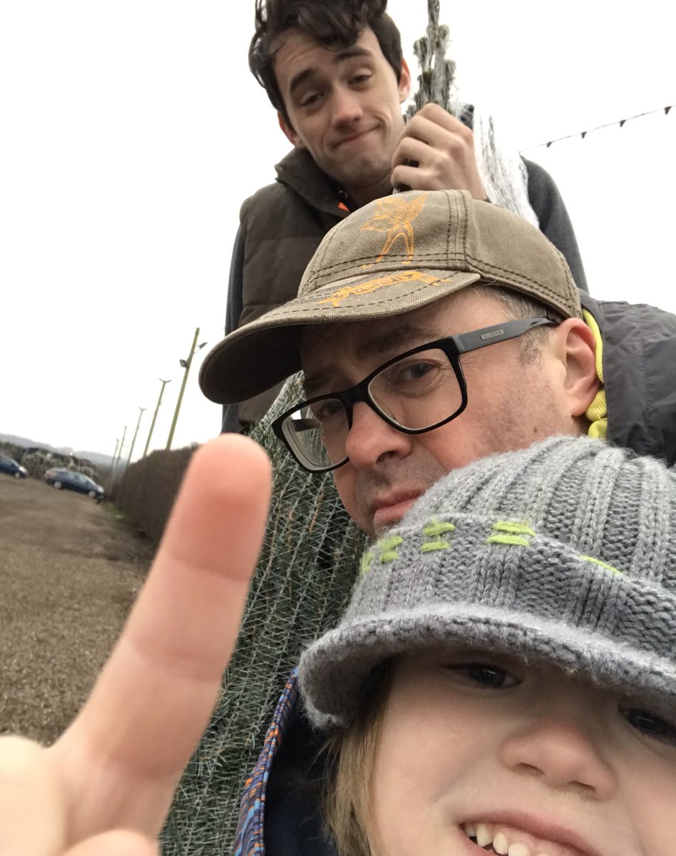 bingowings14's tweet photo. It’s Baltic out. #tree #FreezingRain #letsgethome https://t.co/dX4WEjE6Nb
