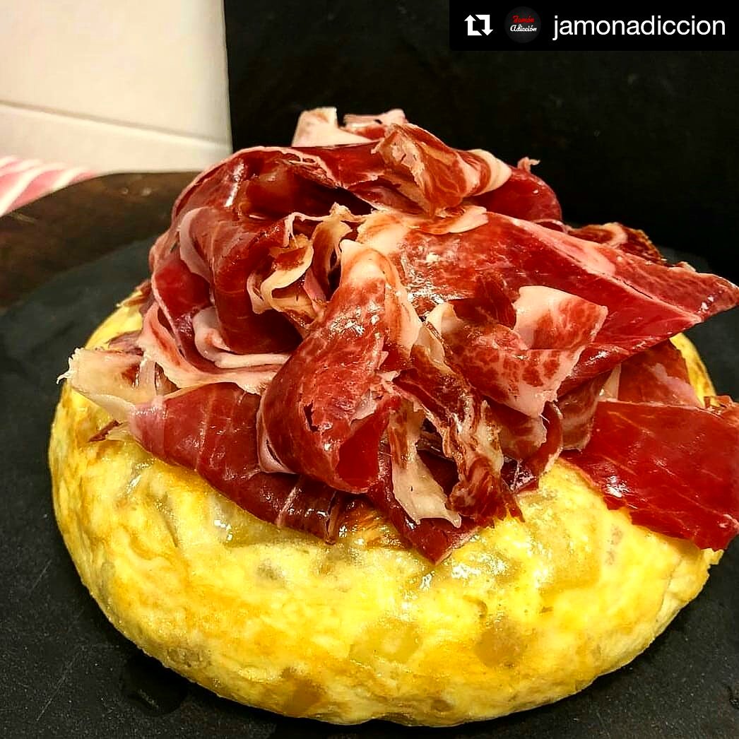 Hotel_Torres's tweet photo. ¿Conoces una manera más suculenta de comenzar el sábado?
📷 @cex_bc
#jamoniberico #jamon #ham #jamondebellota #jamonibericodebellota #gourmets #embutido #pork #iberianham #igers #cerdo #protein #jamoneros #love #jamonadiccion #glutenfree #fitness #lowcarb #healthylife #Guijuelo https://t.co/Kc0cUWO82z