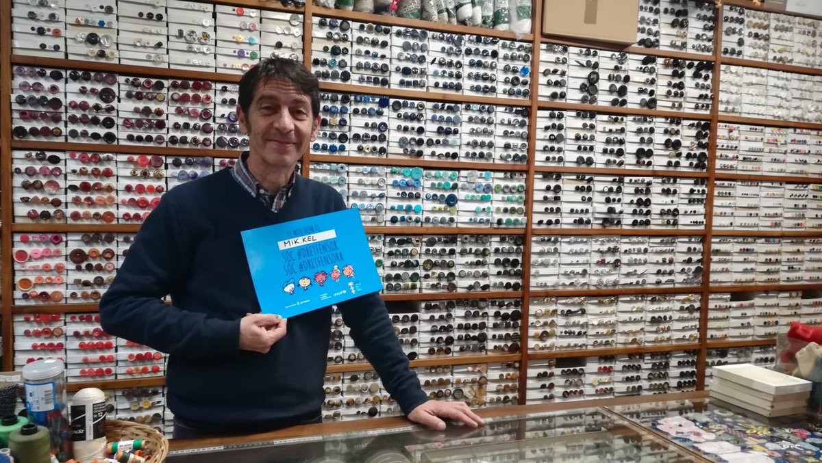 PalmaCiutatAmig's tweet photo. Al petit comerç Ca n,Àngela també són dretfensors #dretfensor #dretfensora https://t.co/4JkZL86vJi