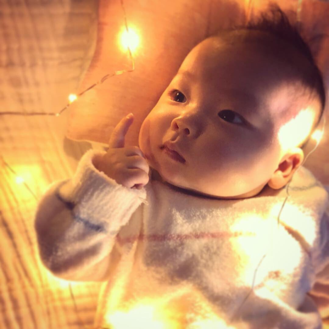 Ariarimofu's tweet photo. 去年、お腹の中にいたbaby 。
ツワリで死にかけてた私。
よく無事に出てきました＾＾
よく♡の大きな手術も乗り越えました！✨本当、強い女の子 !💪 

まだまだ春までは2人して
ほぼ外出禁止なので
ステキなクリスマスとは
言えないかもだけど
楽しく過ごそうね( ＾∀＾)🎄
大好きだよ💓 https://t.co/oNn4BUrrMd