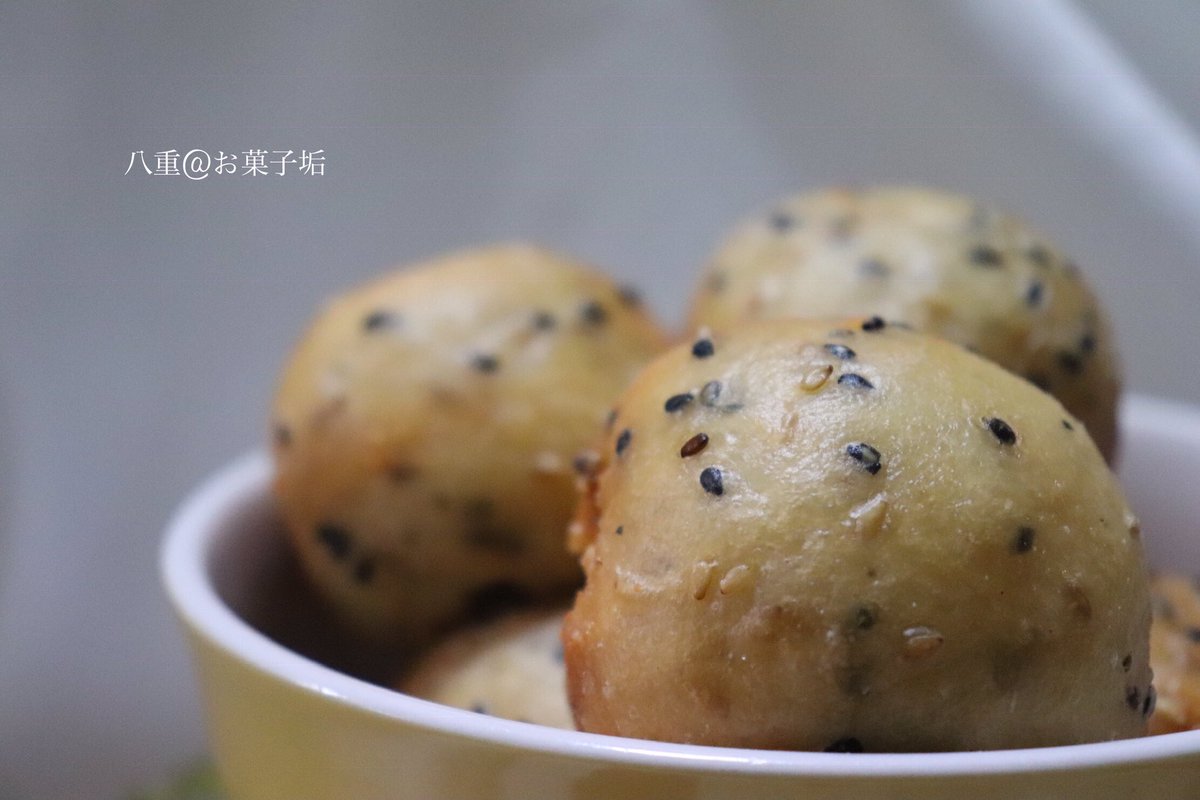 八重 お菓子垢 12 15 胡麻チーズボール かっちゃんさんのレシピで作りました 生地のもちっと感と胡麻のカリッと感 それにチーズとも相性抜群 かっちゃんねる 胡麻 チーズ パン作り パン作り好きな人と繋がりたい