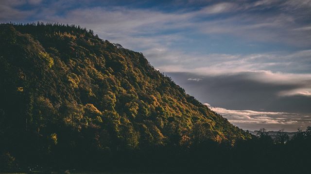 Seb_Varney's tweet photo. Super simple, but just love how the light hits this hill this time of morning and year. .
.
.
.
.
.
.
.
.
.
#SonyAlpha #BeAlpha #SonyA6300 #LiveFolk #PicOfTheDay #Beautiful #ExploreMore #WanderFolk #NatGeoYourShot #NaturePhotography
#Scotland #VisitScotl… https://t.co/VoZeDApdTh https://t.co/4kq1NXlQbL