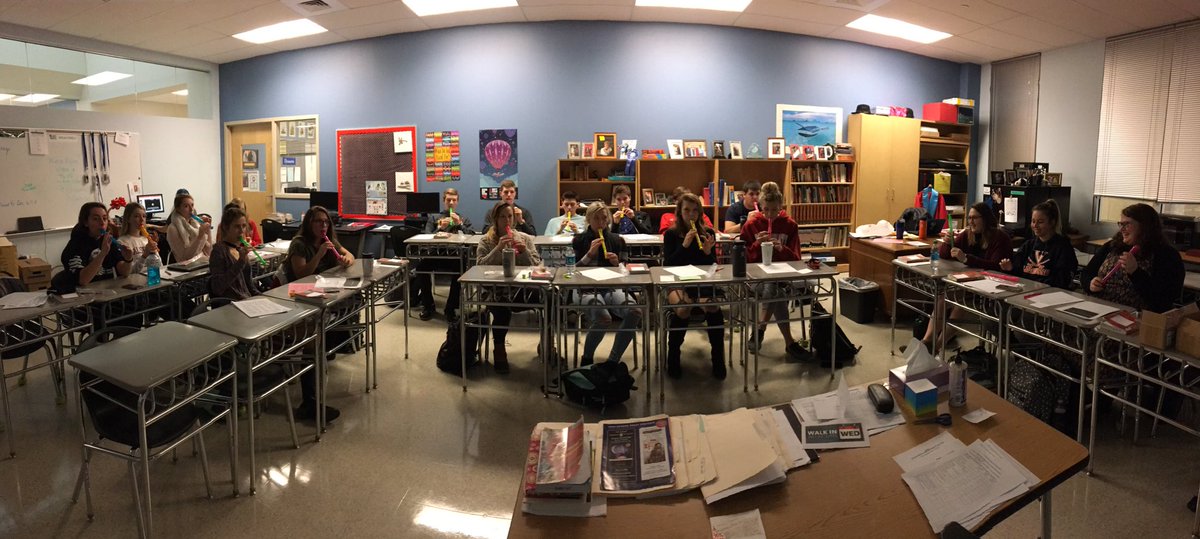 LancerEnglish's tweet image. English 101 final presentations. Avalon’s hook—whole class playing “Hot Cross Buns” on recorders to remind students of their love of music. Brilliant. @FCC_DualEnroll