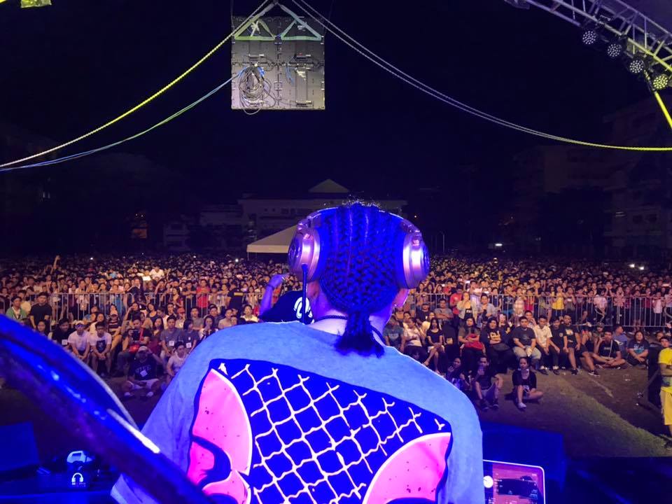 abraofficial's tweet photo. Some hometown love last Friday 🔥❤️ Maraming salamat Rizal High, Pasig #OneSoundPH @Magic899 @DJ_Buddah booking #: abra.mgmt@gmail.com https://t.co/bTKUBP1gJX