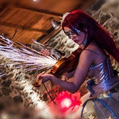 VeronicaPh0enix's tweet photo. #showtime #christmas2018 #grindviolin #performance #vprojectgr #shows #events #eventplanning https://t.co/B1z9YdLsT3